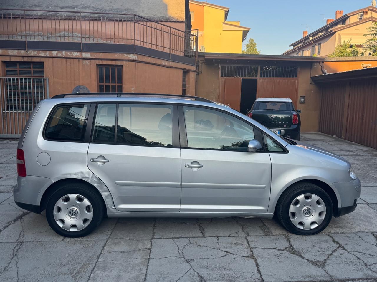 Volkswagen Touran 5 POSTI CON SOLI 143000KM