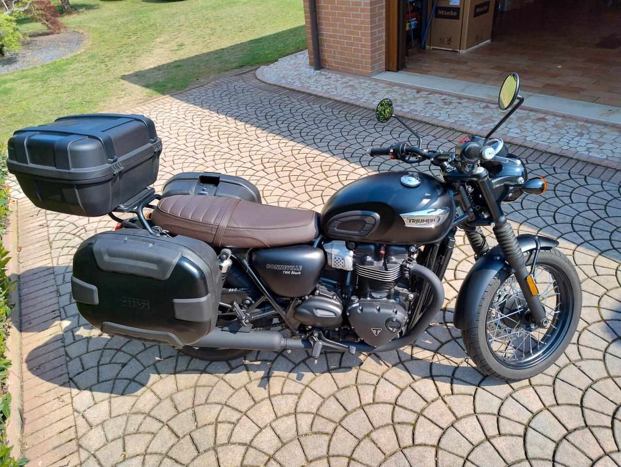 Triumph Bonneville T100 Black Nero opaco