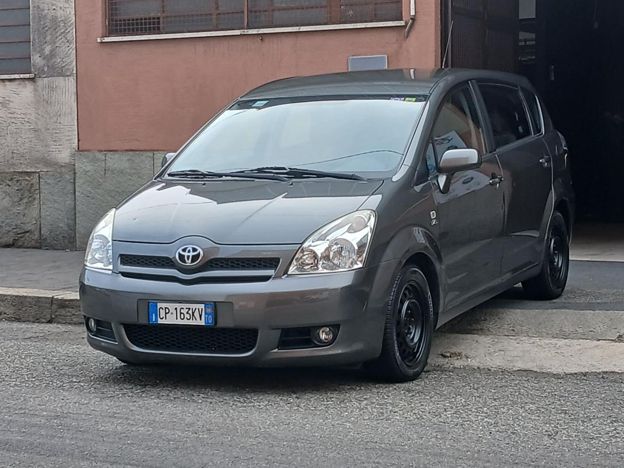 TOYOTA Corolla Verso 2.0 16V D-4D Sol