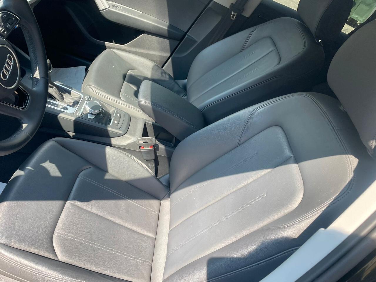 Audi Q2 30 TDI S tronic cockpit navigatore