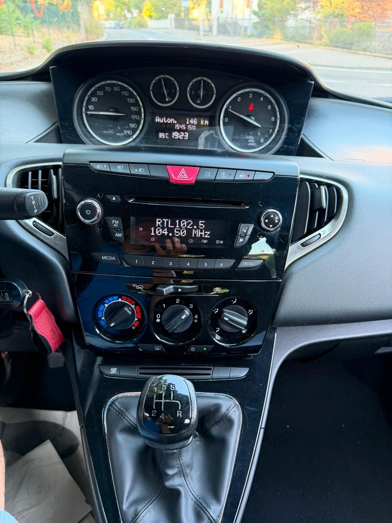 Lancia Ypsilon 1.2 GPL PLATI NUM