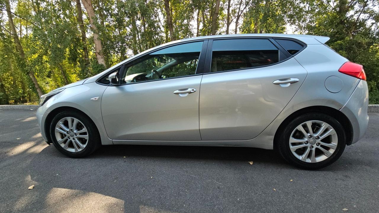 Kia Ceed cee'd 1.4 CRDi 5 porte Cool --OK NEOPATENTATI--