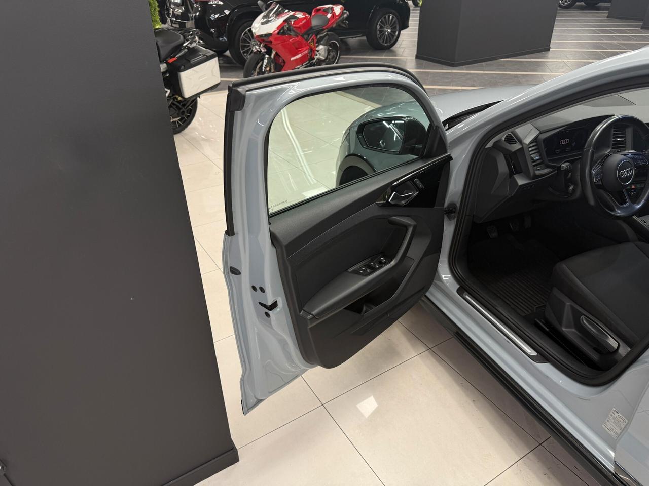 Audi A1 citycarver 30 TFSI Identity Contrast