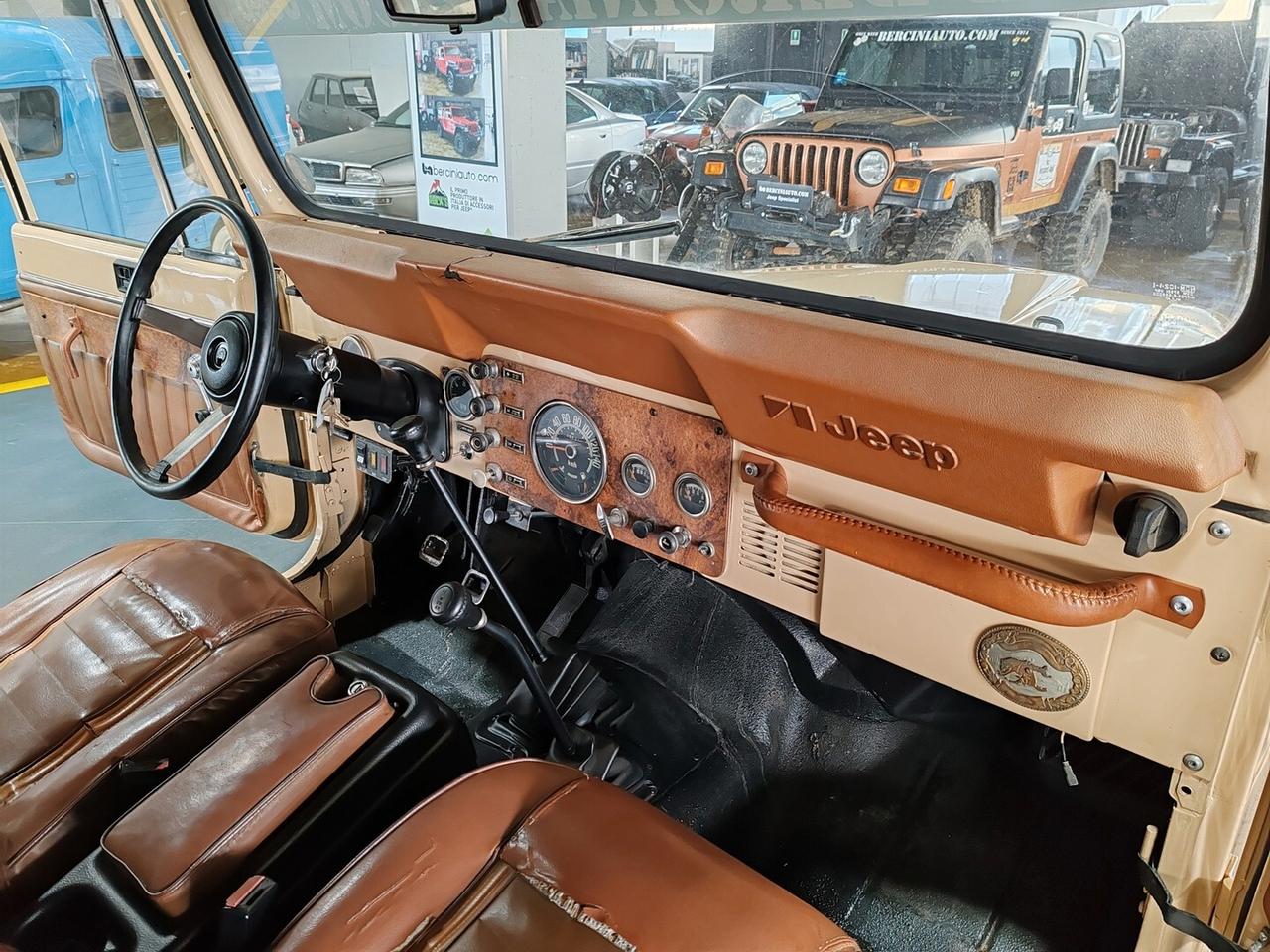 Jeep CJ-7 Laredo