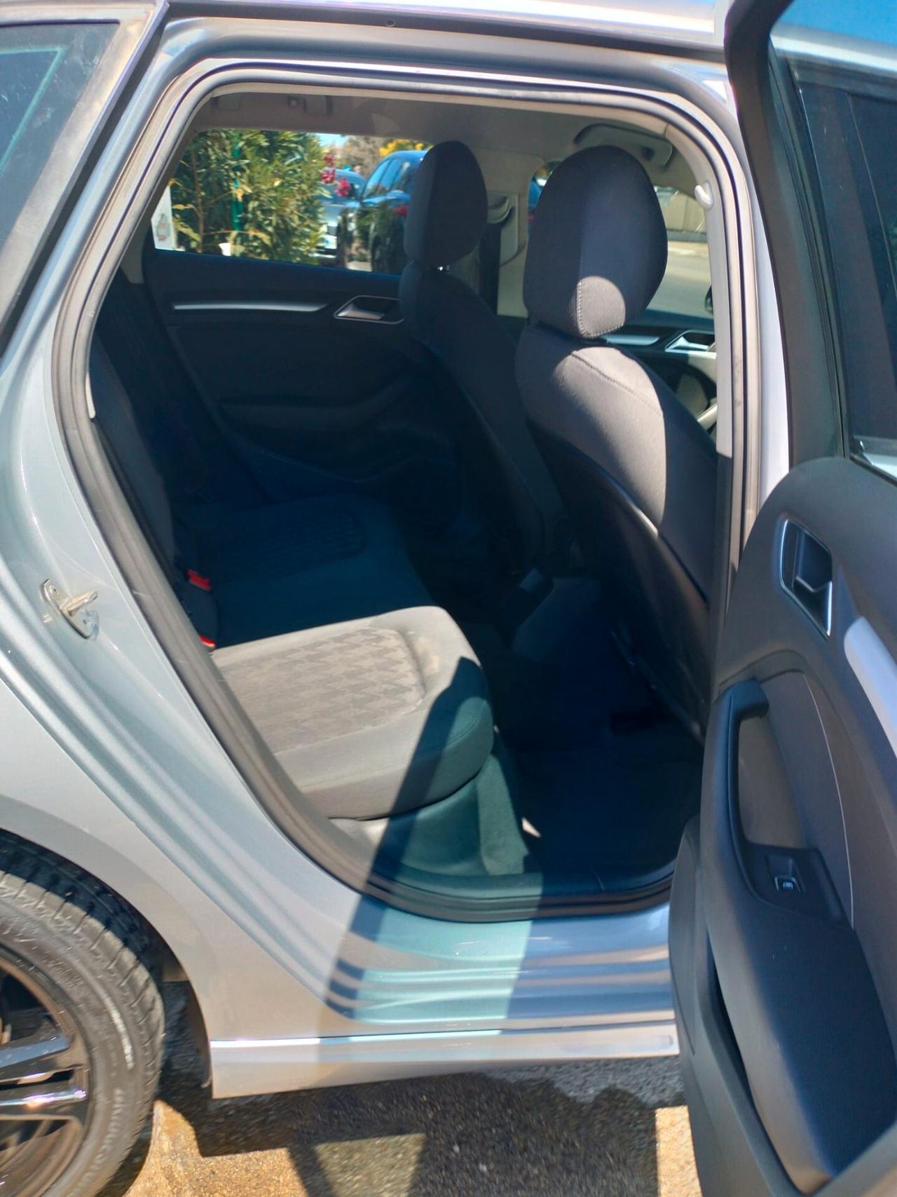 Audi A3 1.6 TDI clean diesel S tronic Young