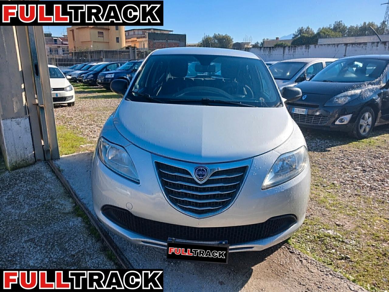 Lancia Ypsilon 0.9 TwinAir 85 CV 5 porte Metano Ecochic Silver