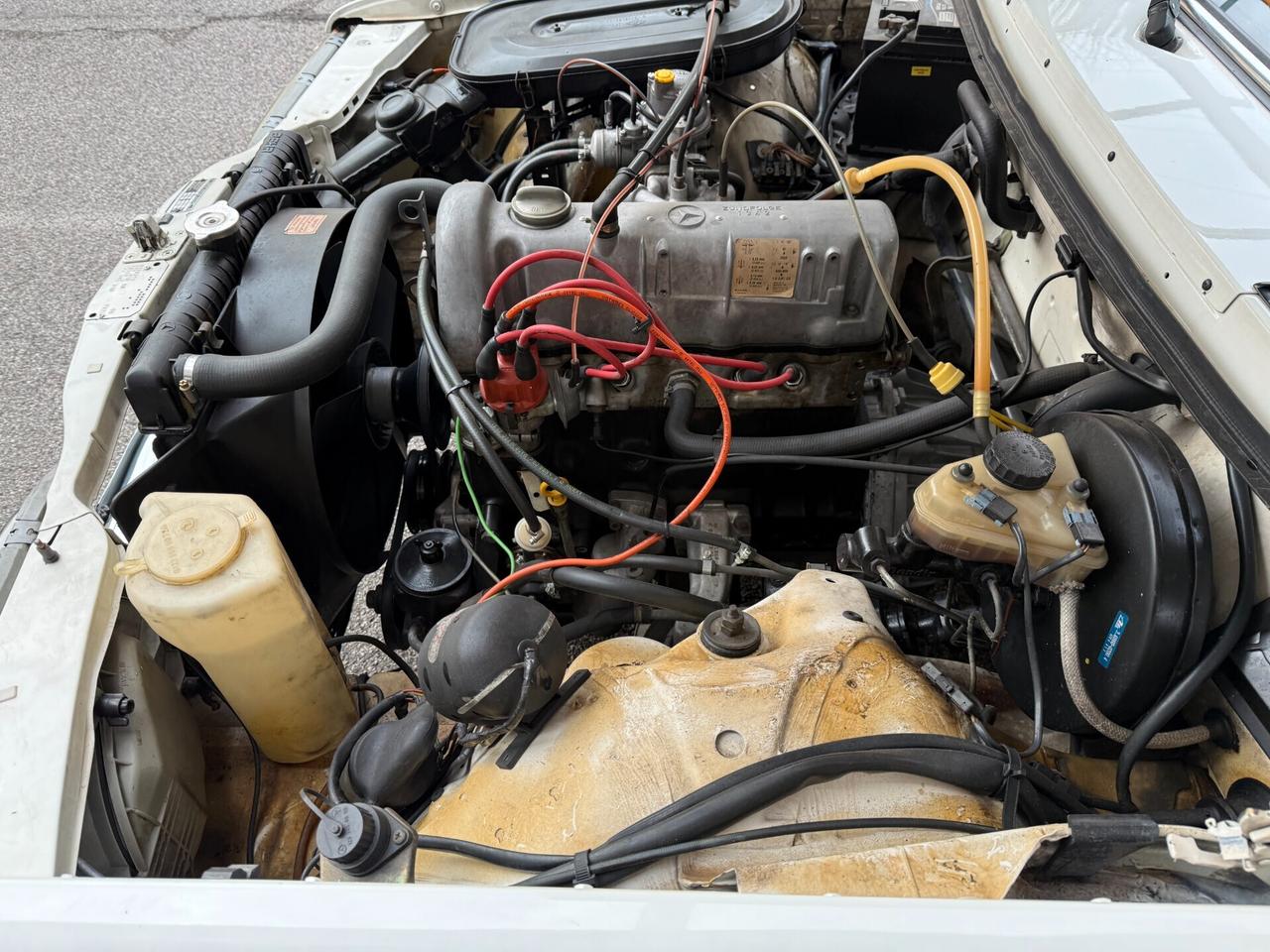 Mercedes 200 W123 "STUPENDA - ASI - TARGHE ORIGINALI"