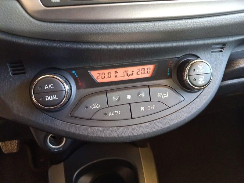 Toyota Yaris III 2011 3p 1.4 d-4d Lounge s/CL