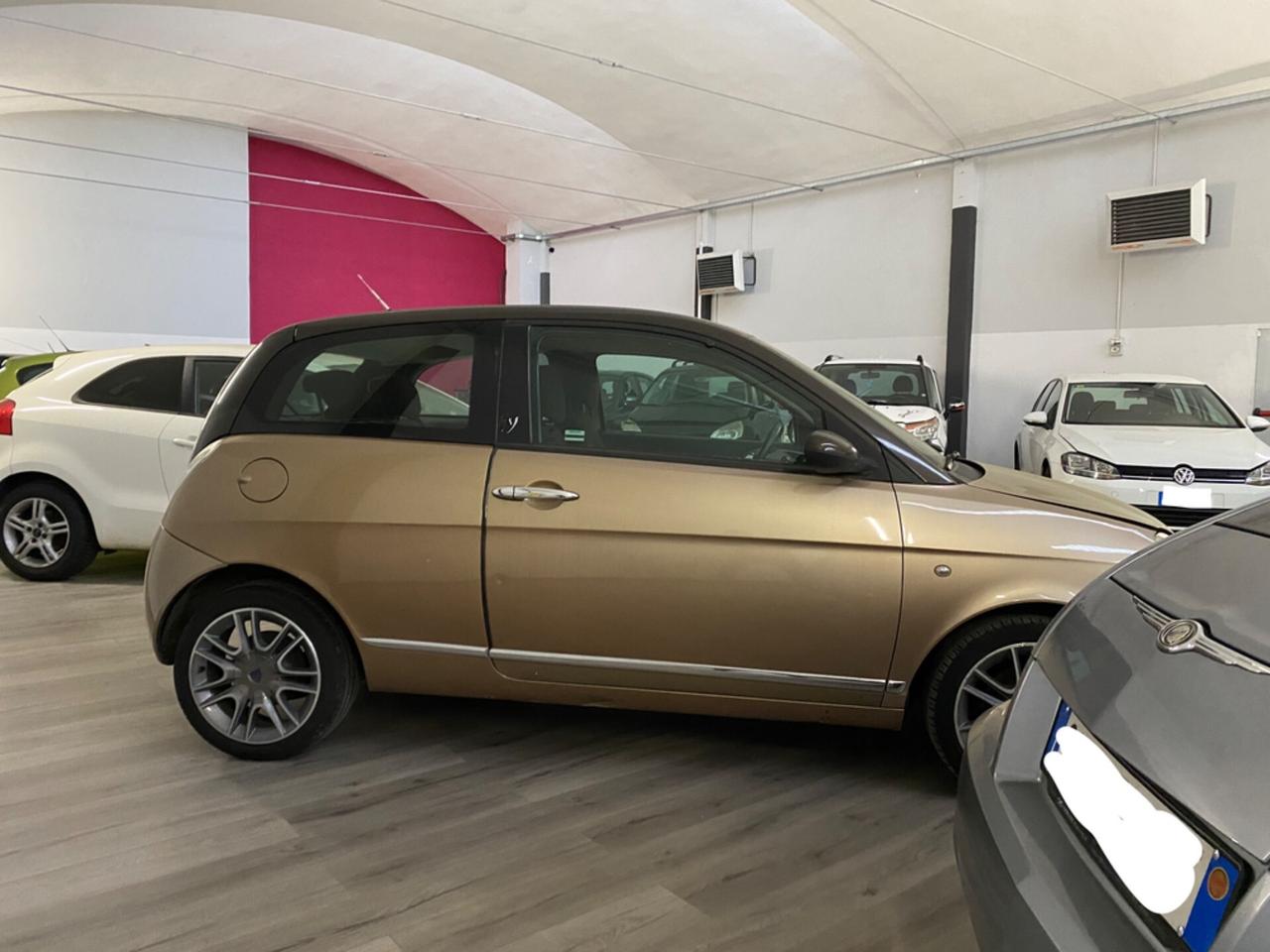 Lancia Ypsilon 1.4 16V Platino