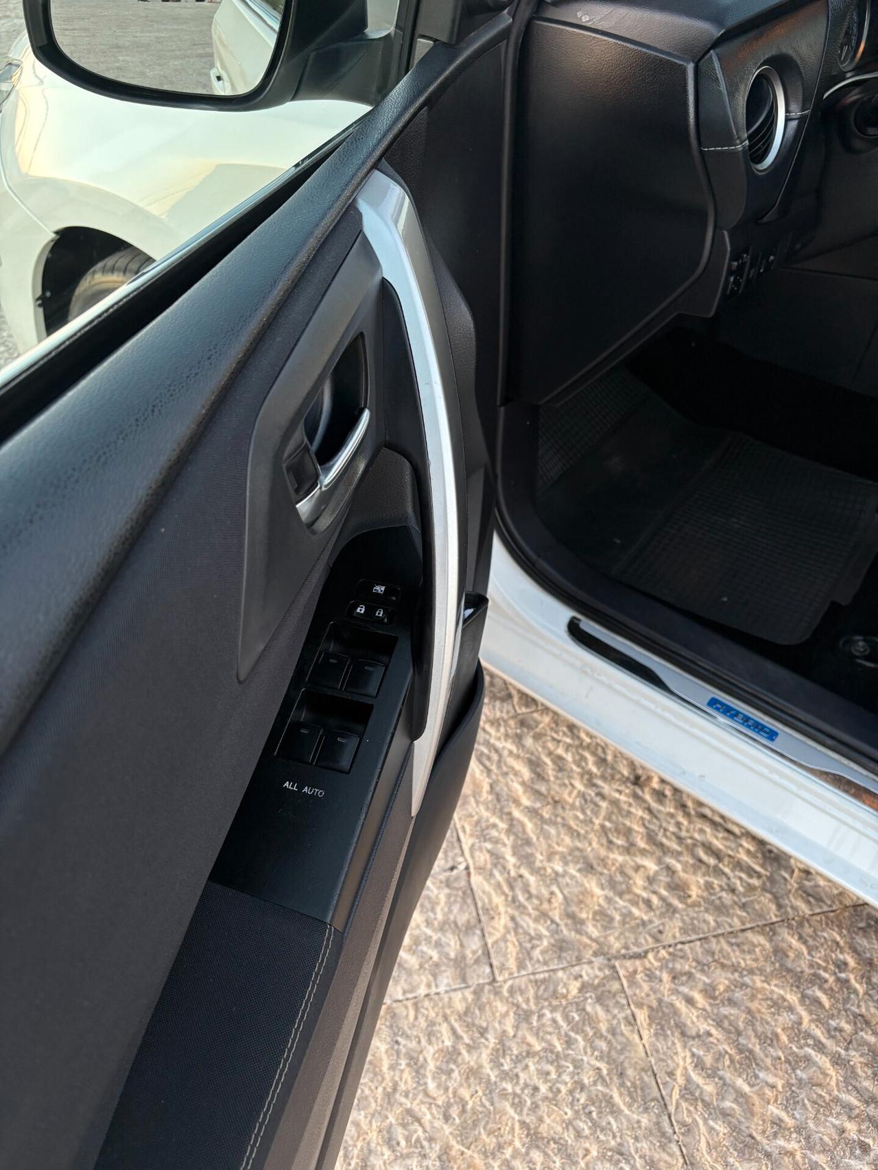 Toyota Auris 1.8 Hybrid batterie garantite