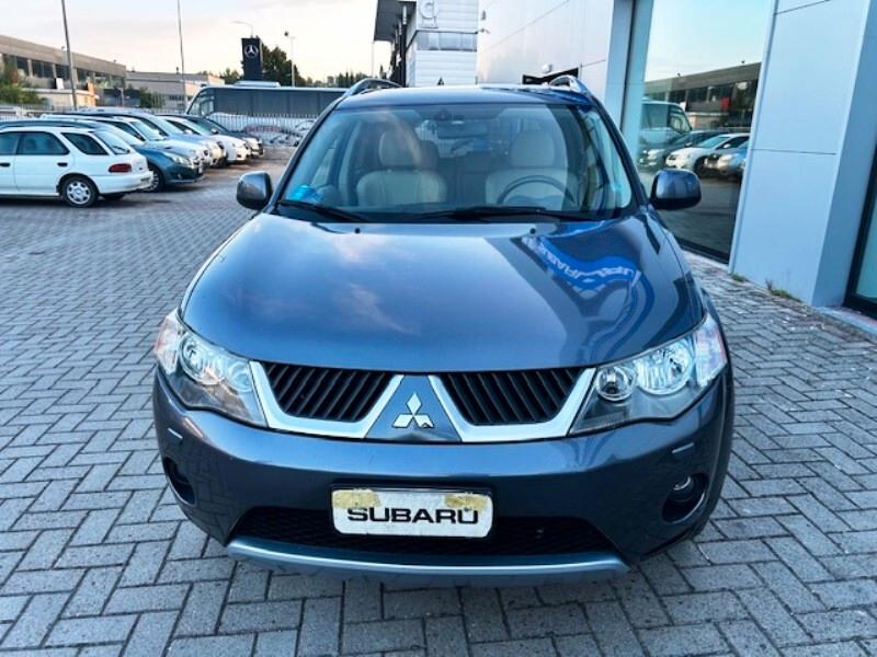 Mitsubishi Outlander 2.2 DI-D Instyle 7 p.ti DPF + Gancio Traino