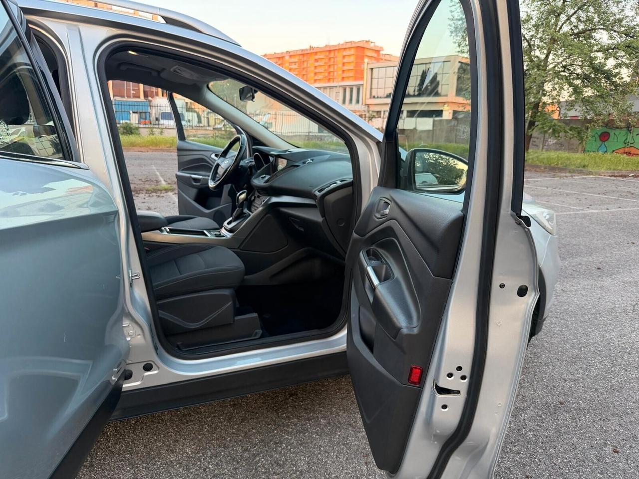 Ford Kuga 1.5 TDCI 120 CV S&S 2WD Powershift ST-Line