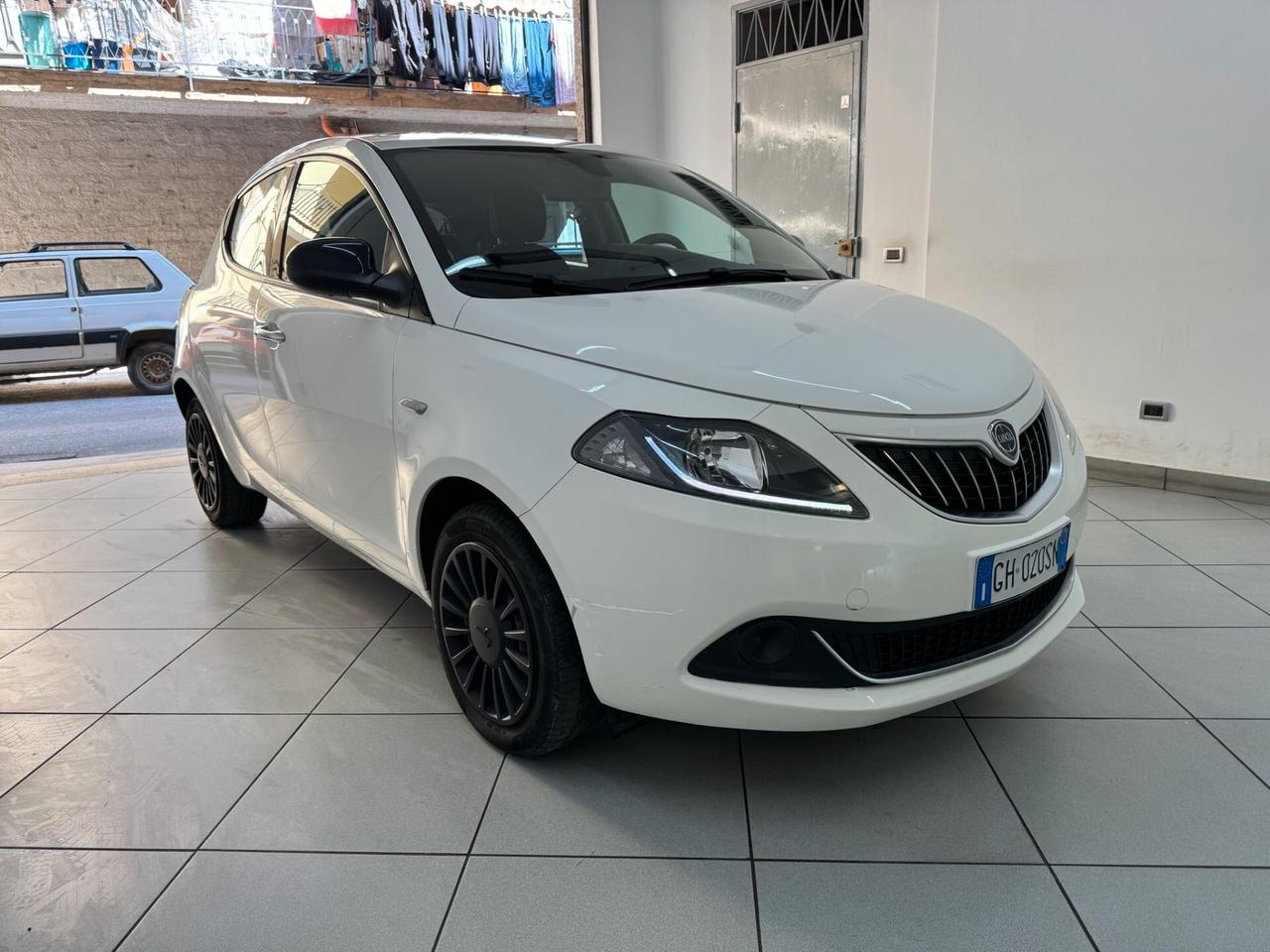 Lancia Ypsilon 1.0 FireFly 5 porte S&S Hybrid Ecochic Silver 2022
