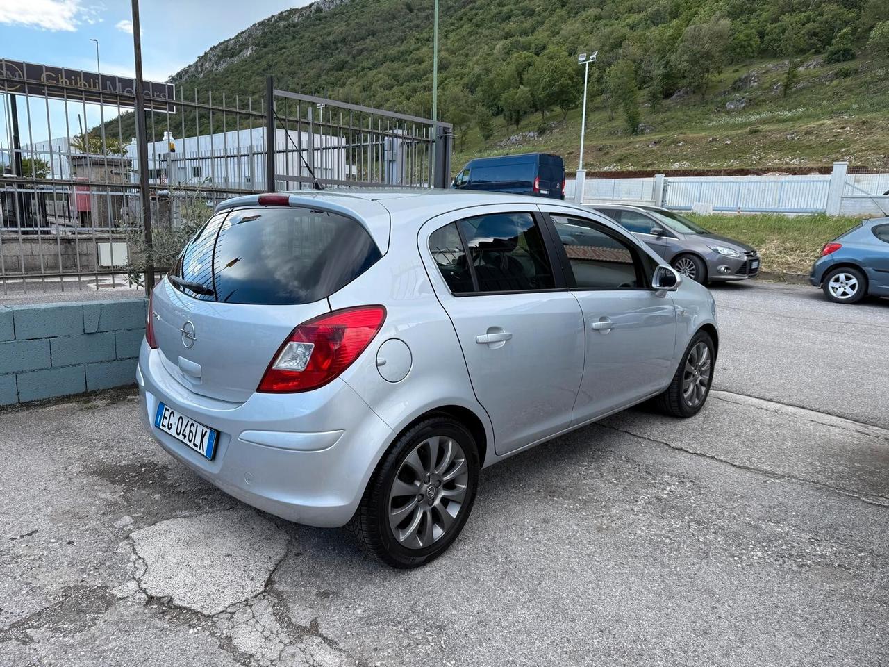 Opel CORSA 1.2 5 PORTE Club