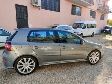 Volkswagen Golf 3.2 VR6 4mot. 5p. DSG R32