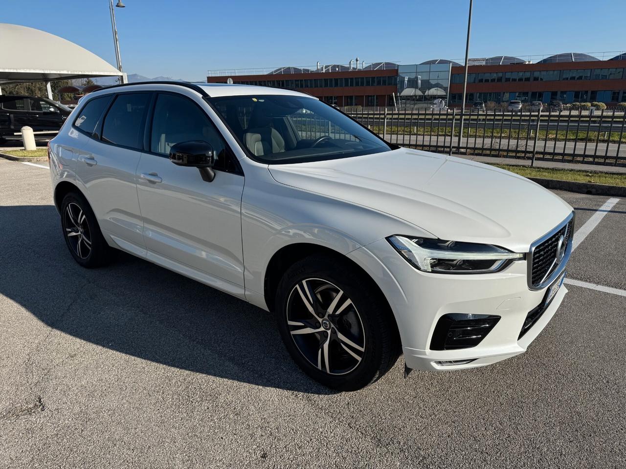 Volvo XC60 B4 (Diesel/Hybrid) AWD R-design