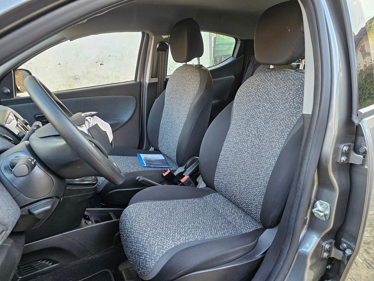 Lancia Ypsilon 1.0 S&S Hybrid Silver