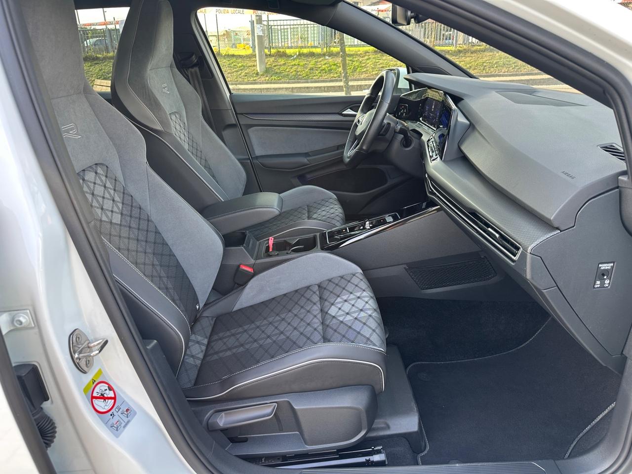 Volkswagen Golf 1.5 eTSI 150 CV EVO ACT DSG R-Line