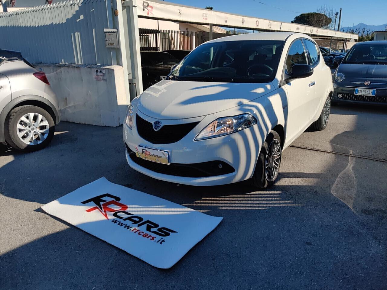 Lancia Ypsilon 1.0 S&S Hybrid Ecochic Silver