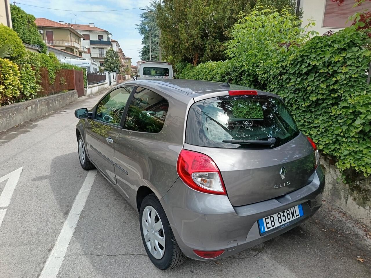Renault Clio 1.2 16V 3 porte Luxe ok neo patente