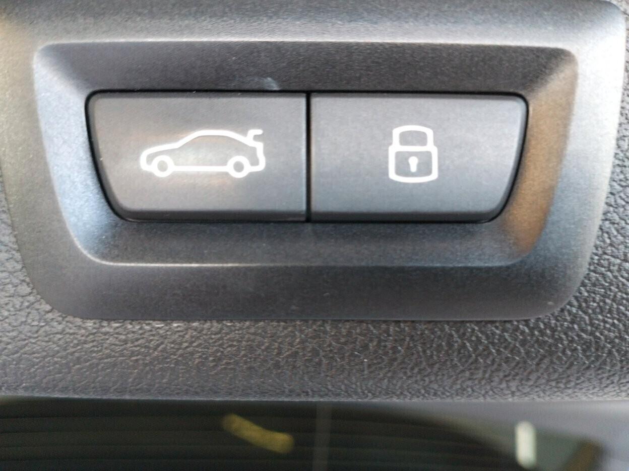 BMW 220 i Active Tourer mhev 48V auto