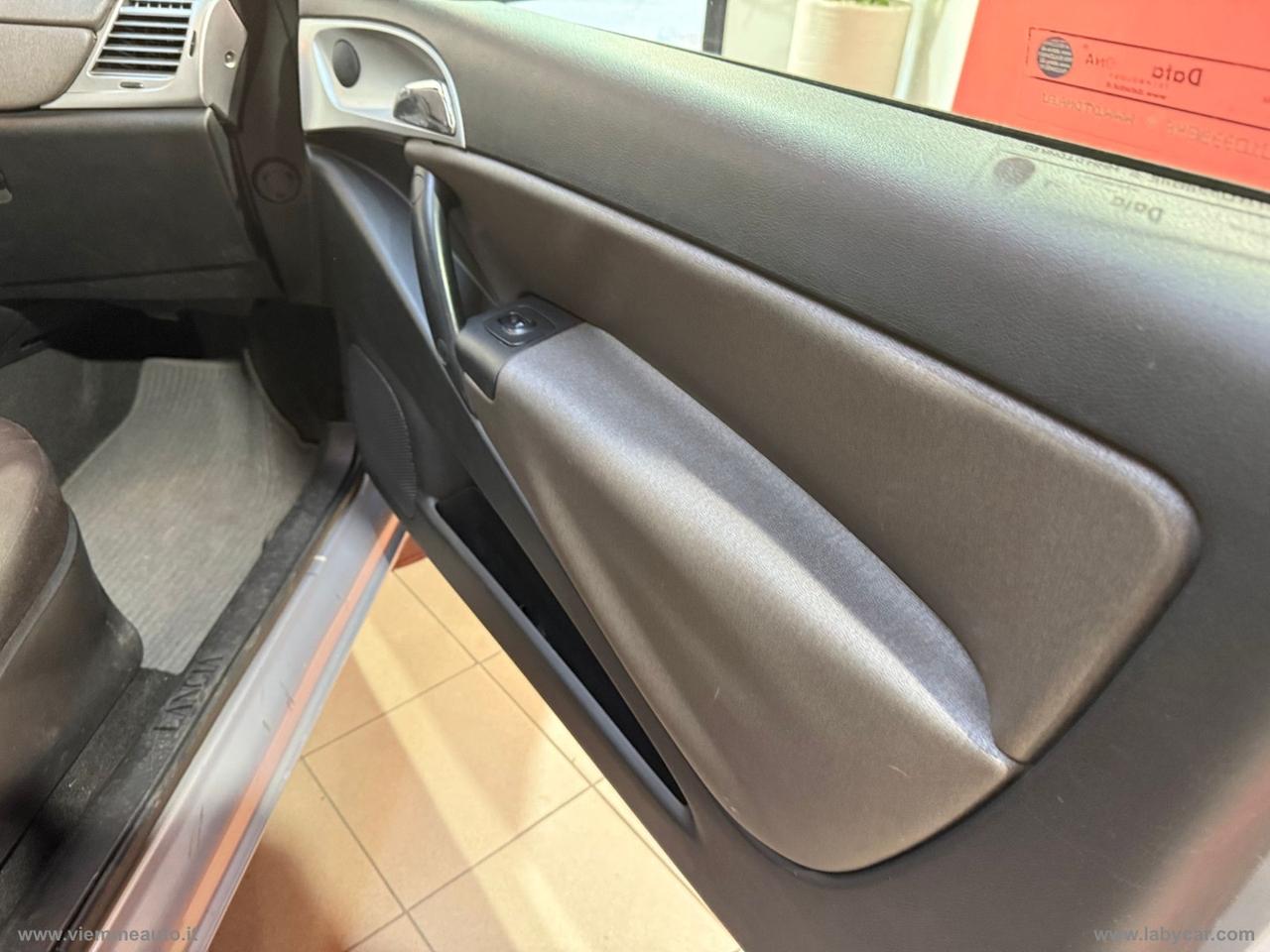 LANCIA Ypsilon 1.3 MJT 75 CV Versus
