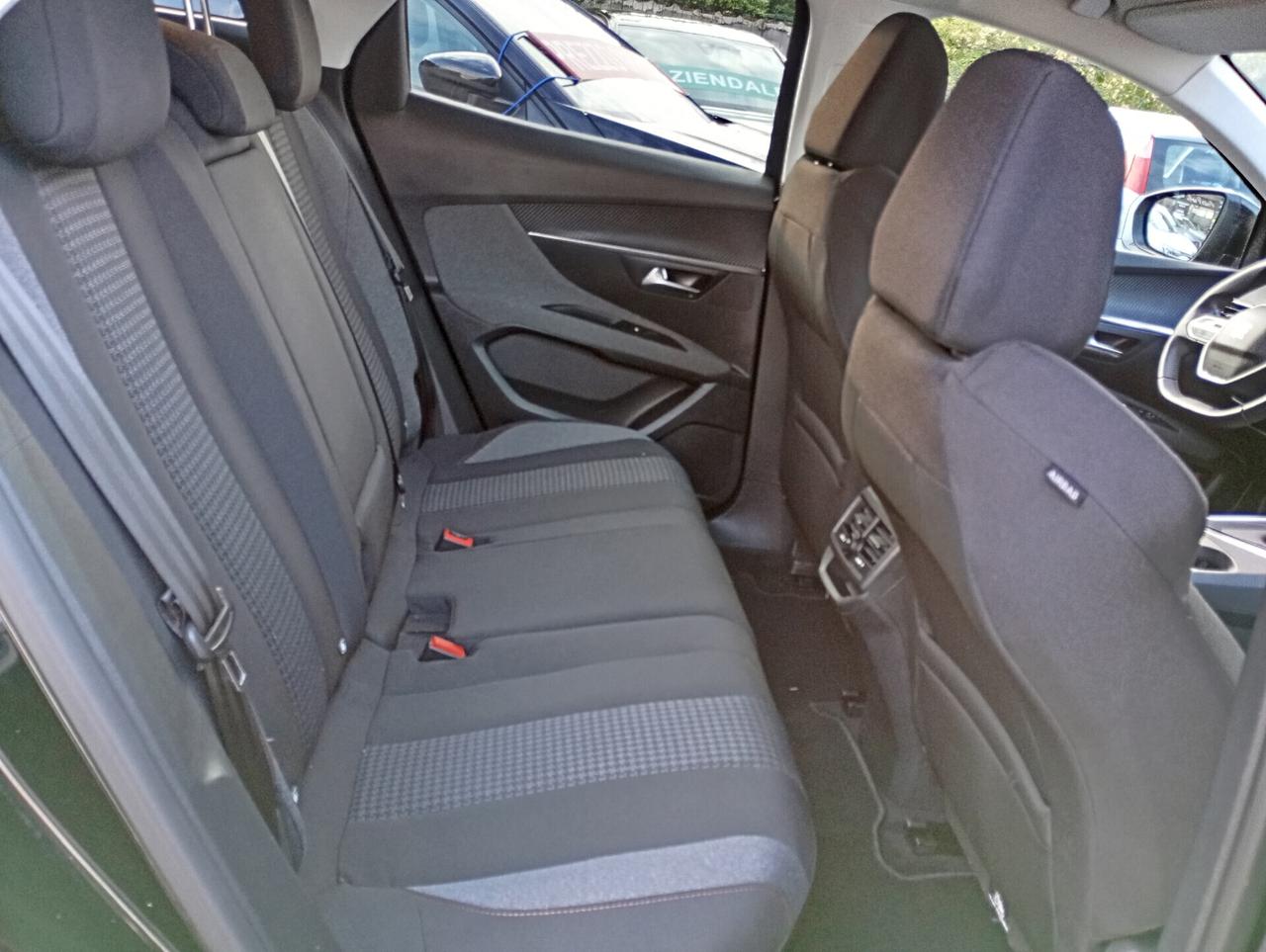 Peugeot 3008 1.5 BlueHDi 130CV Business