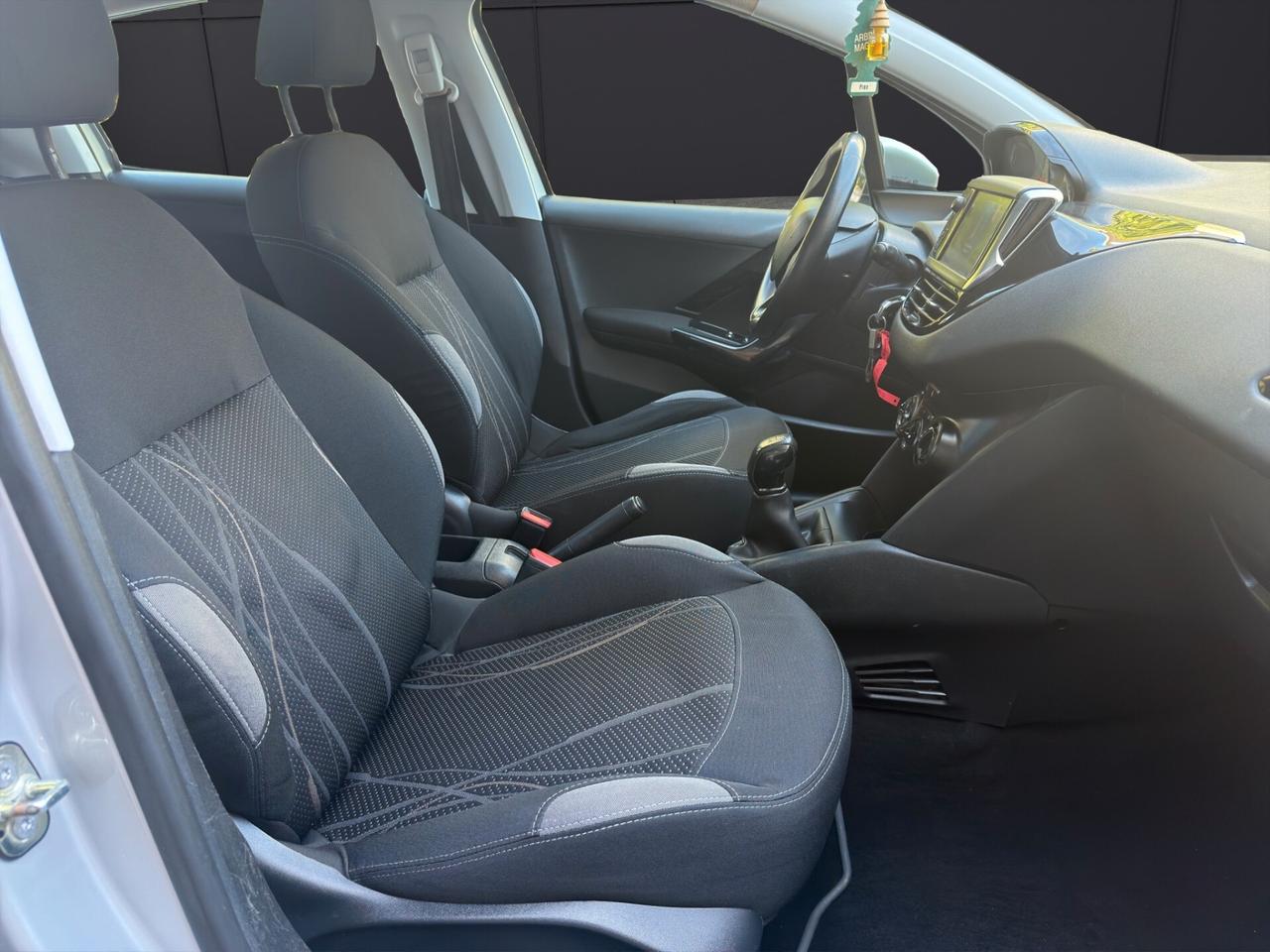 Peugeot 208 1.4 HDi 68 CV Active-TOUCHSCREEN