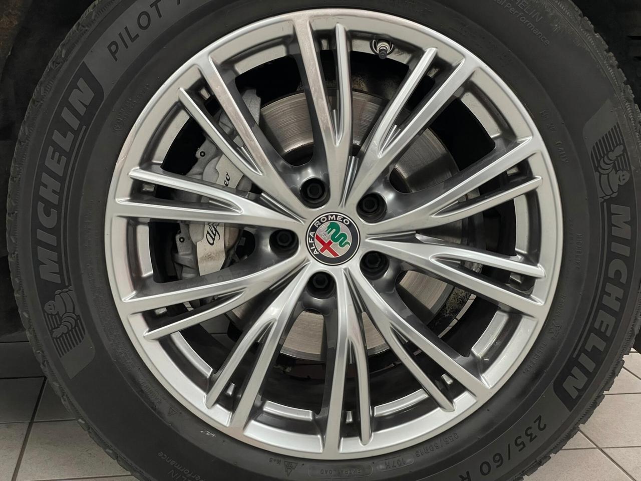 Alfa Romeo Stelvio 2.2 TD 190 CV BUSINESS RETROCAMERA RUOTINO SENSORI ANTERIORI E POSTERIORI