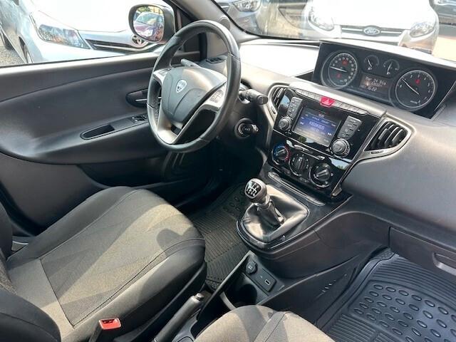 Lancia Ypsilon 1.0 FireFly 5 porte S&S Hybrid Ecochic Gold