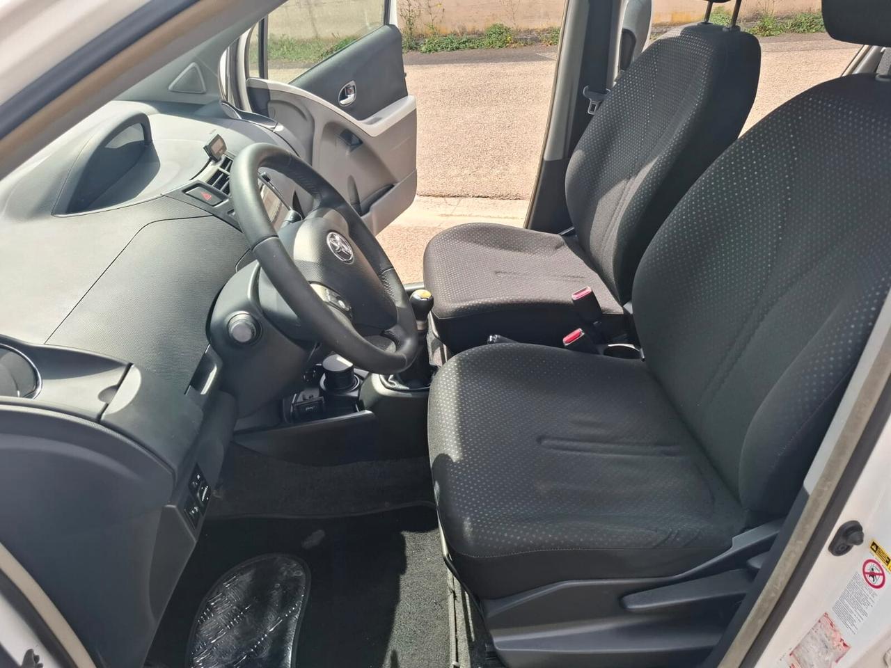 Toyota Yaris 1.0 5 porte 2011 SOLO 124.000 KM