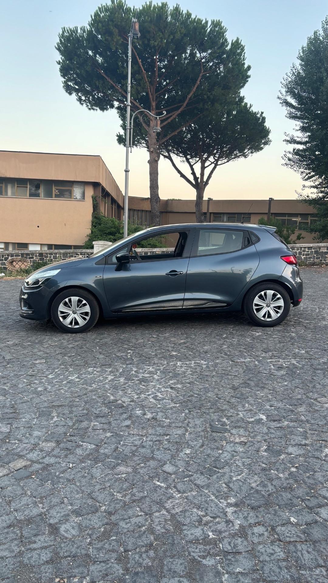 Renault Clio dCi 8V 75 CV 5 porte Moschino Life