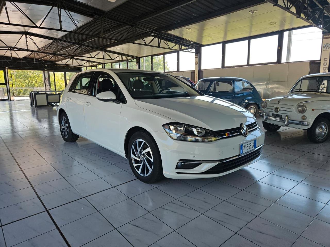 Volkswagen Golf 1.0 TSI 110 CV DSG Sound Edition