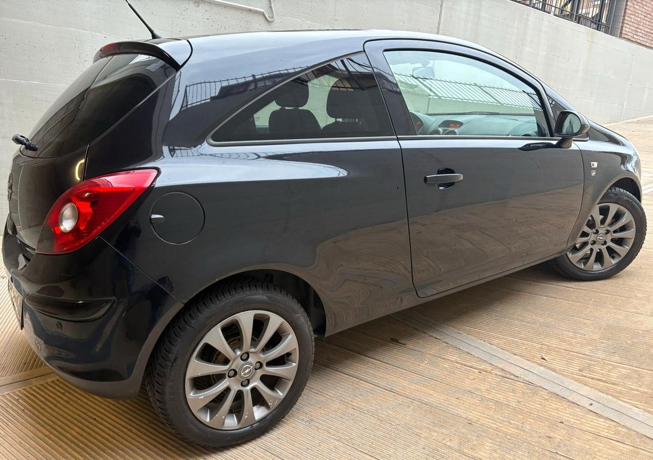 Opel Corsa 1.2 3 porte Club