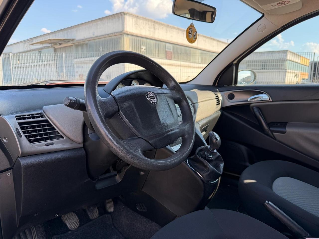 Lancia Ypsilon