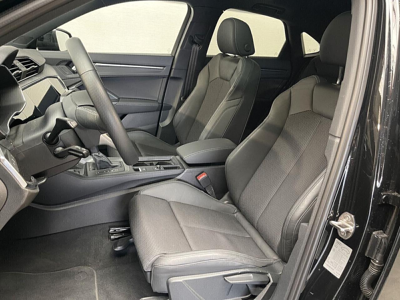 Audi Q3 SPORTBACK 35 TDI QUATTRO S LINE + PANORAMA + R20 + FARI MATRIX + BLACK PACK