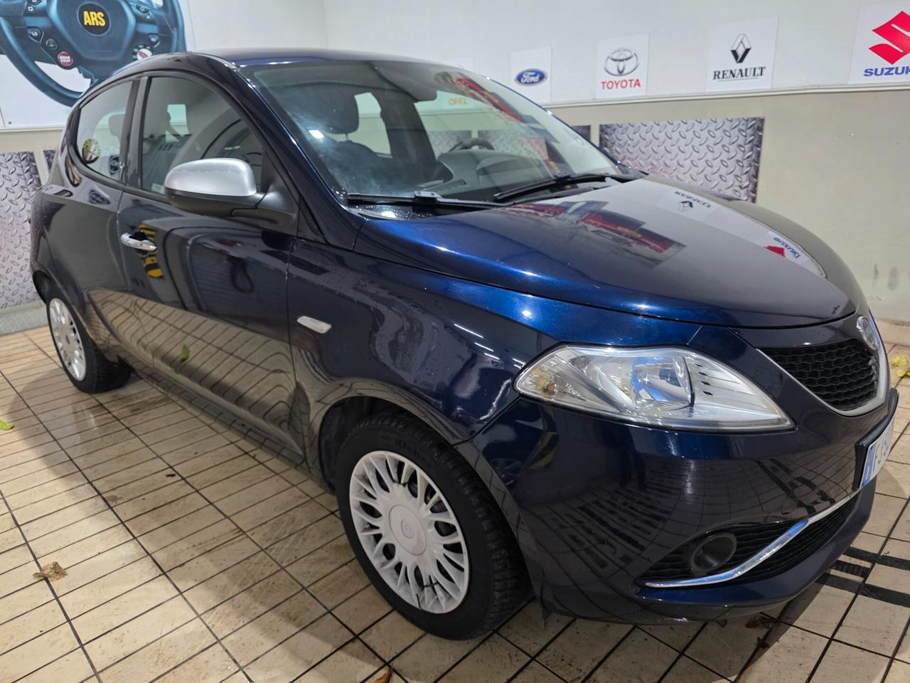 Lancia Ypsilon 1.2 69 CV 5 porte Gold