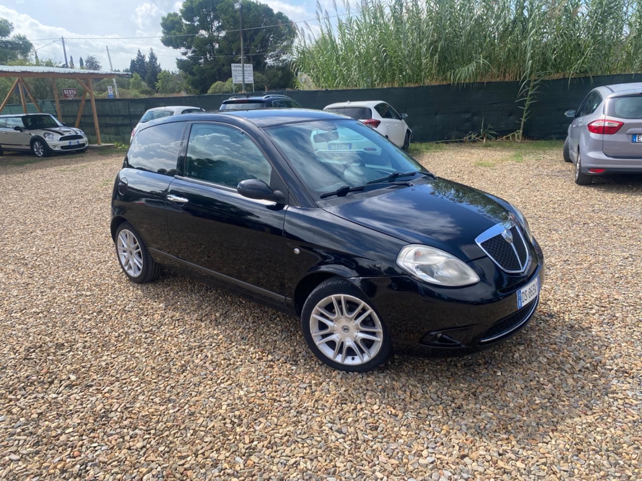 Lancia Ypsilon 1.3 MJT 75 CV Platino