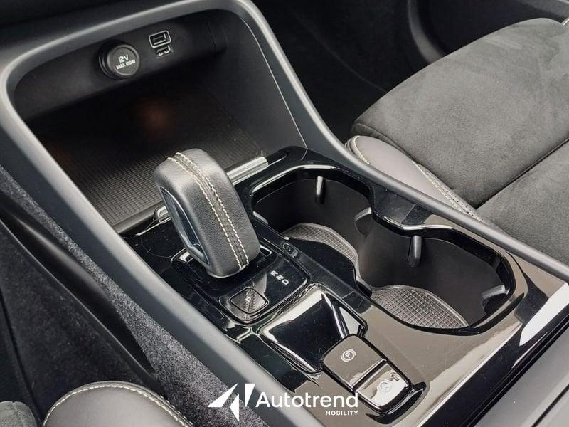 Volvo XC40 D3 150 CV AWD Automatica NAVI LED R-design