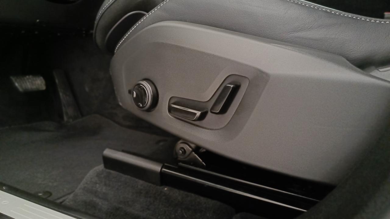VOLVO XC60 2.0 b4 Plus Dark auto