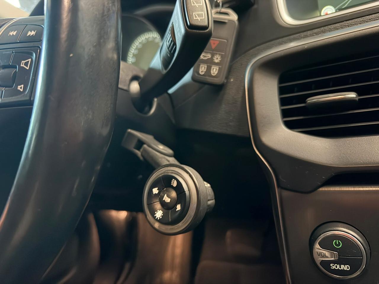 VOLVO V40 1.6 CAMBIO AUTOMATICO PER DISABILI