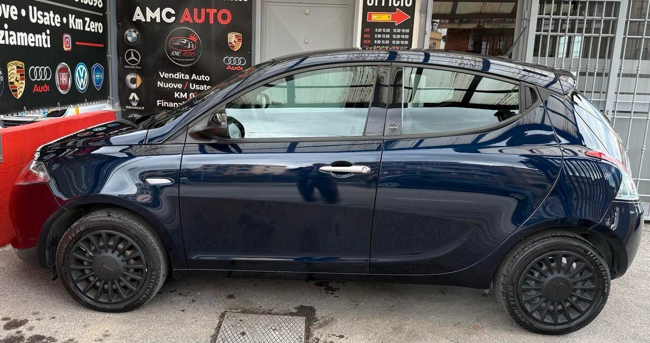 Lancia Ypsilon 1.0 FireFly 5 porte S&S Hybrid Ecochic Silver