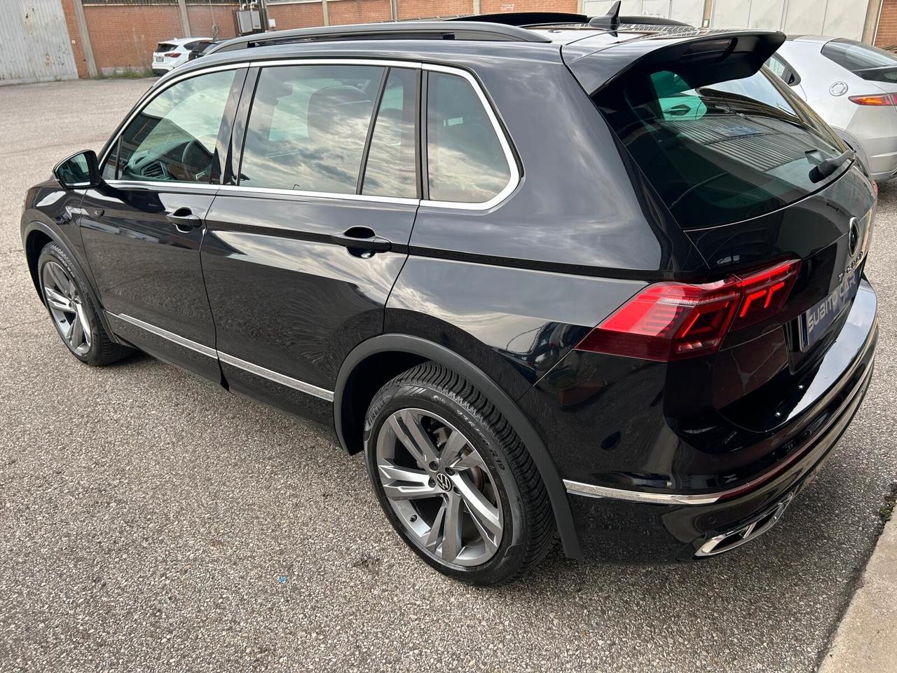 Volkswagen Tiguan 2.0 TDI DSG 4MOTION R-LINE TETTO PANORAMICO ED APRIBILE