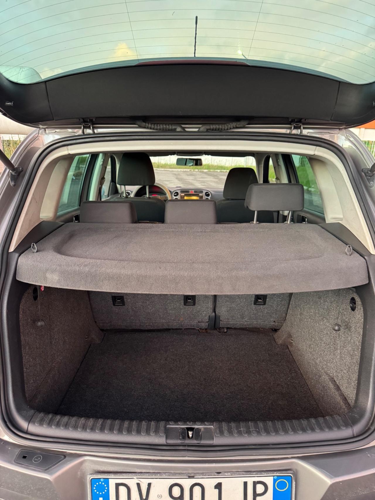 Volkswagen Tiguan 2.0 16V TDI DPF Sport & Style (18°)