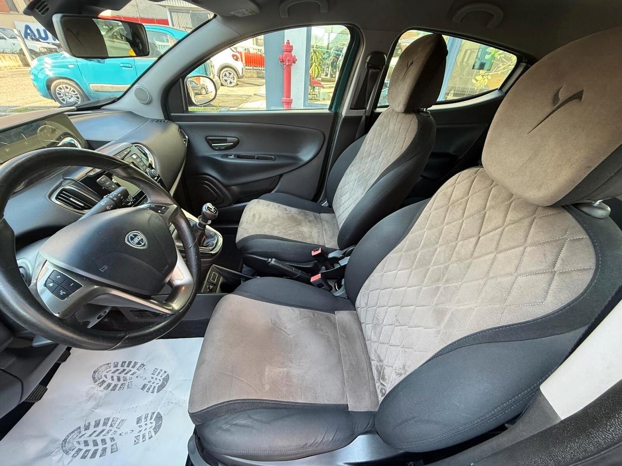 Lancia Ypsilon 1.2 69 CV 5 porte Platinum ***OK NEOPATENTATI***