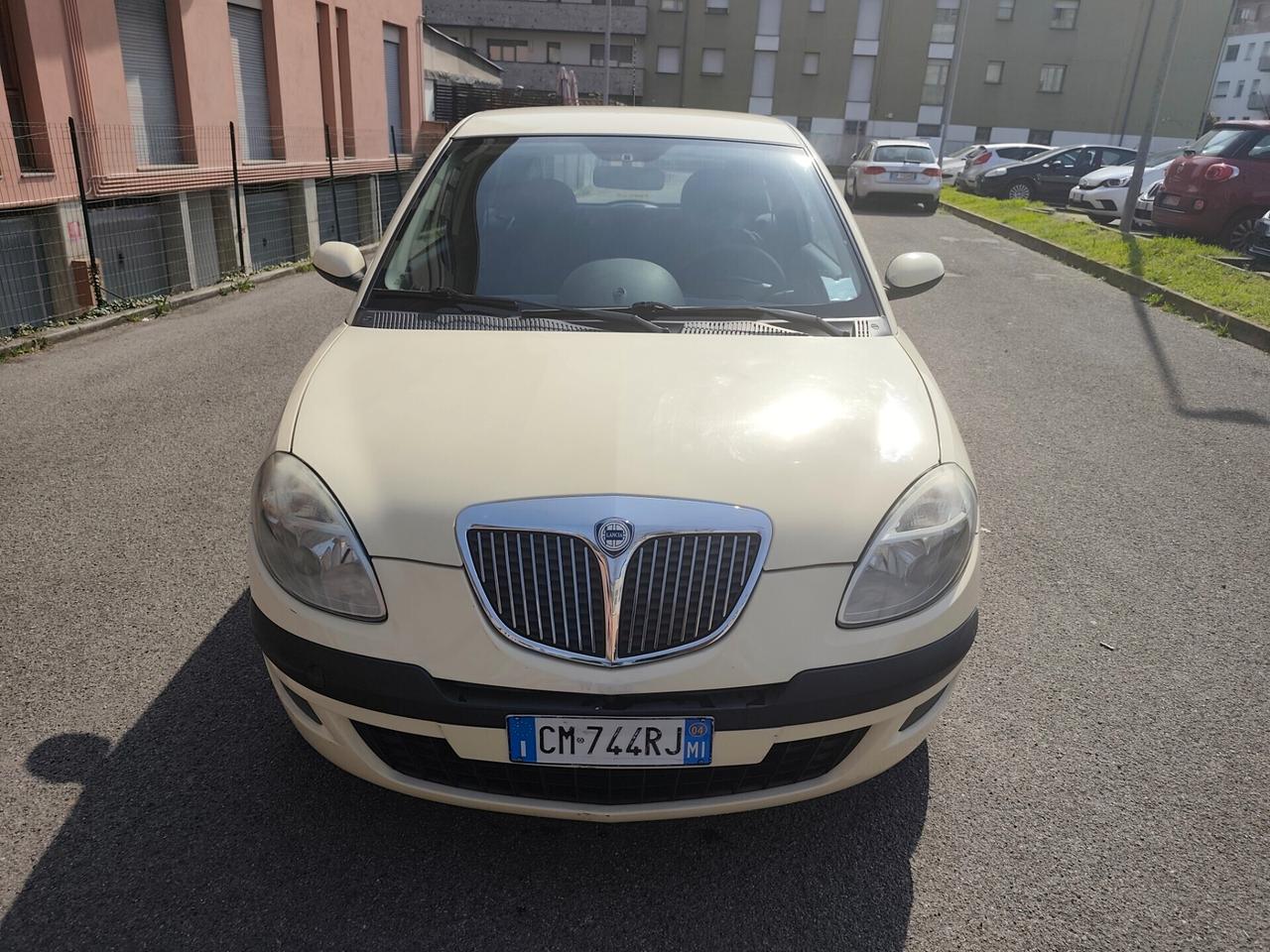 Lancia Ypsilon 1.2 Benz neopatentati