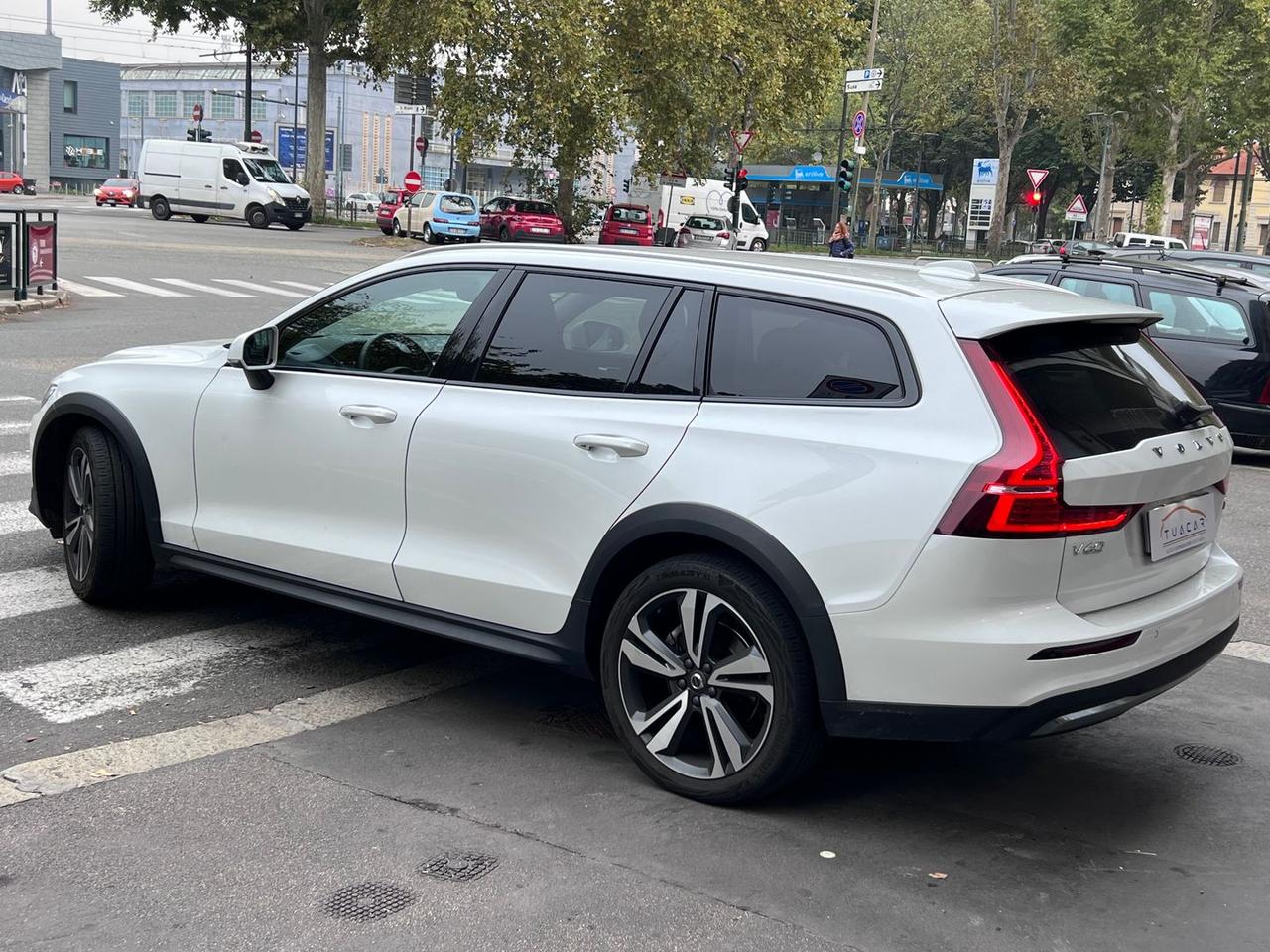 Volvo V60 Core 2.0 B4 MHEV #7114