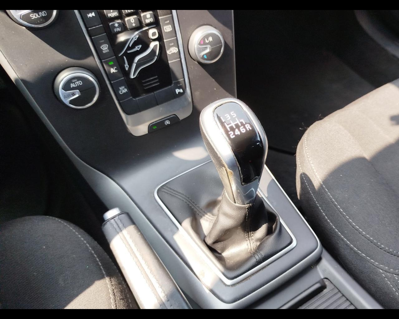 VOLVO V40 (2012-2020) - V40 D2 Business