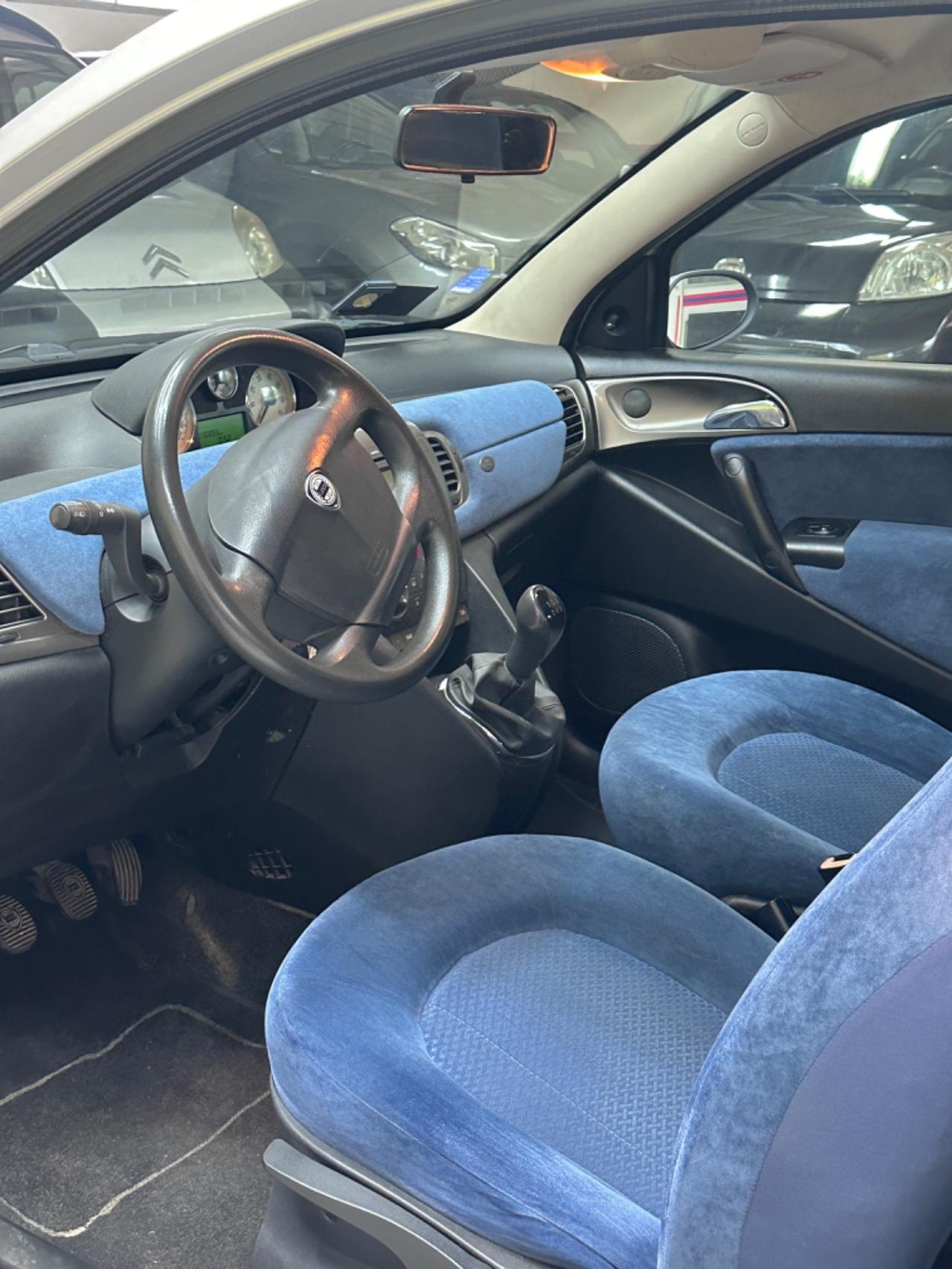 Lancia Ypsilon 1.3 MJT 75 CV Argento