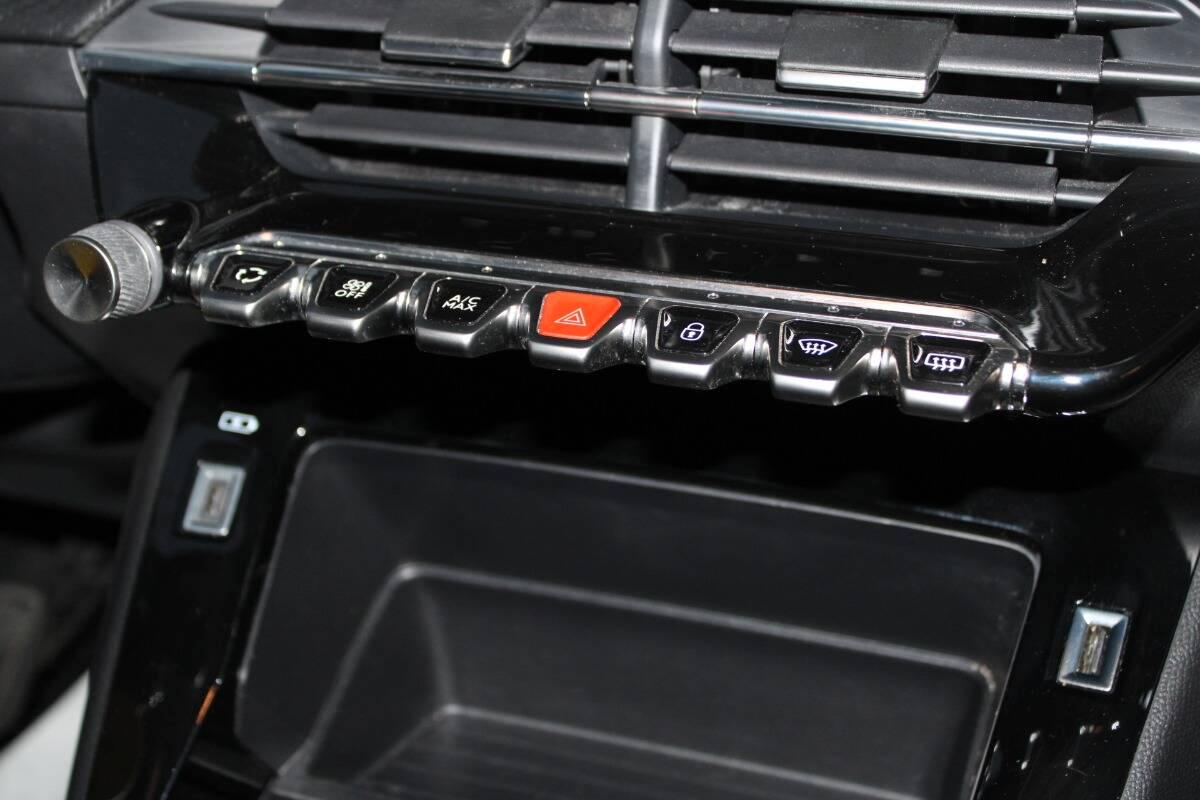 Peugeot 2008 1.2 puretech Active s&s 100cv Con NAVIGATORE